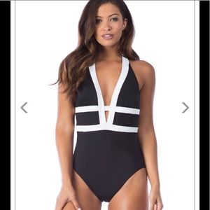 NWT La Blanca one piece bathing suit